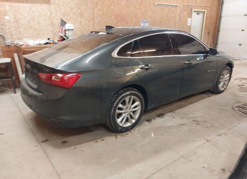 Photo 4 of 2018 Chevrolet Malibu LT (VIN 1G1ZD5ST0JF184282)