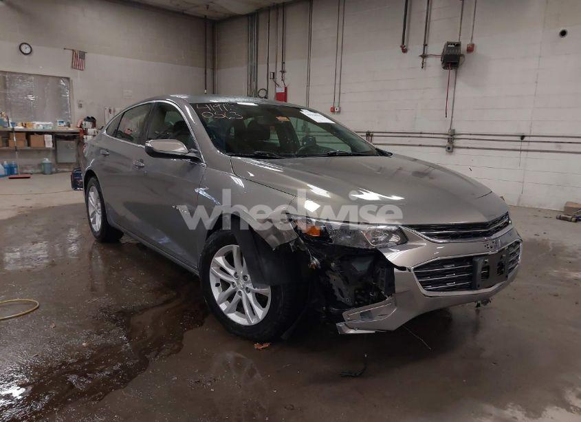 2018 Chevrolet Malibu LT (VIN 1G1ZD5ST0JF185111) main photo