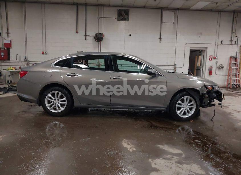 Photo 13 of 2018 Chevrolet Malibu LT (VIN 1G1ZD5ST0JF185111)