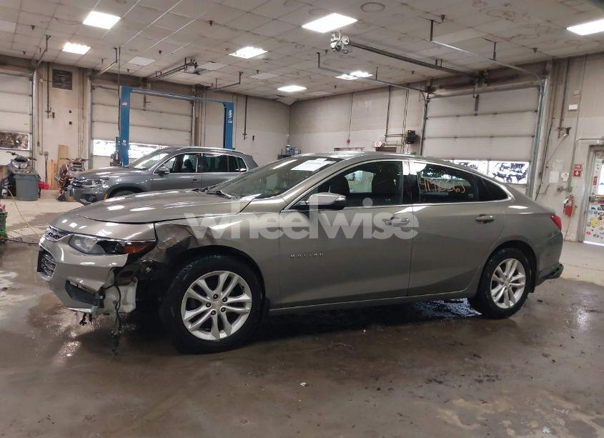 Photo 14 of 2018 Chevrolet Malibu LT (VIN 1G1ZD5ST0JF185111)