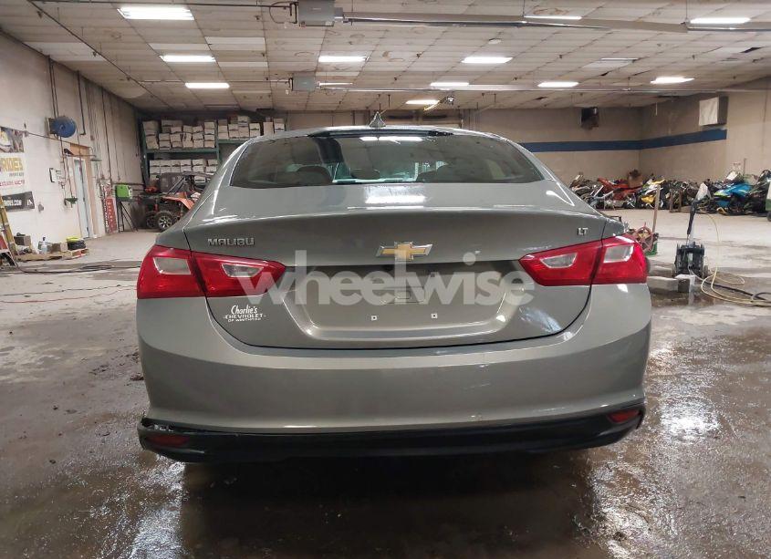 Photo 16 of 2018 Chevrolet Malibu LT (VIN 1G1ZD5ST0JF185111)