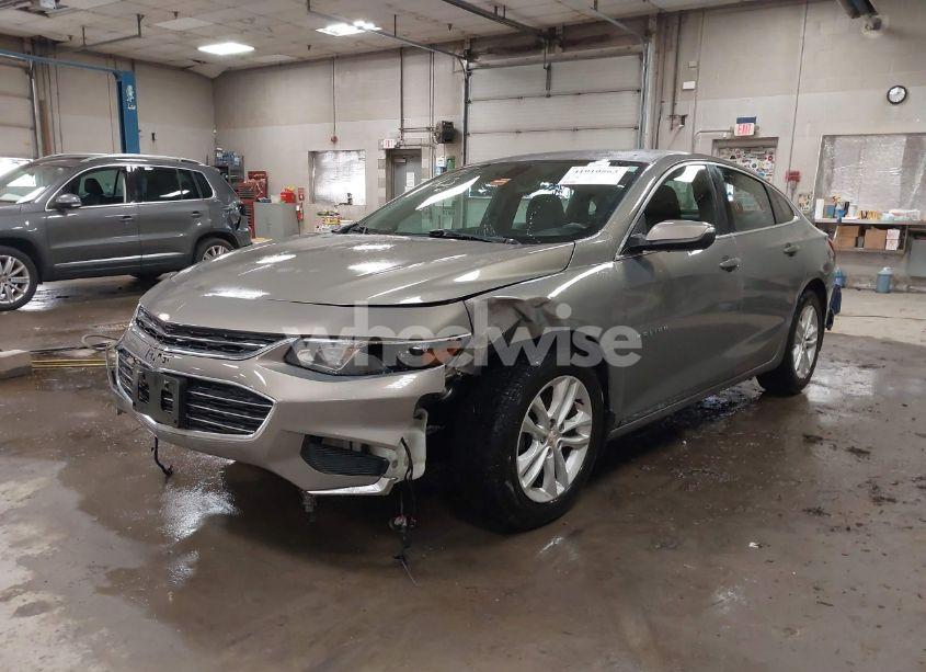 Photo 2 of 2018 Chevrolet Malibu LT (VIN 1G1ZD5ST0JF185111)