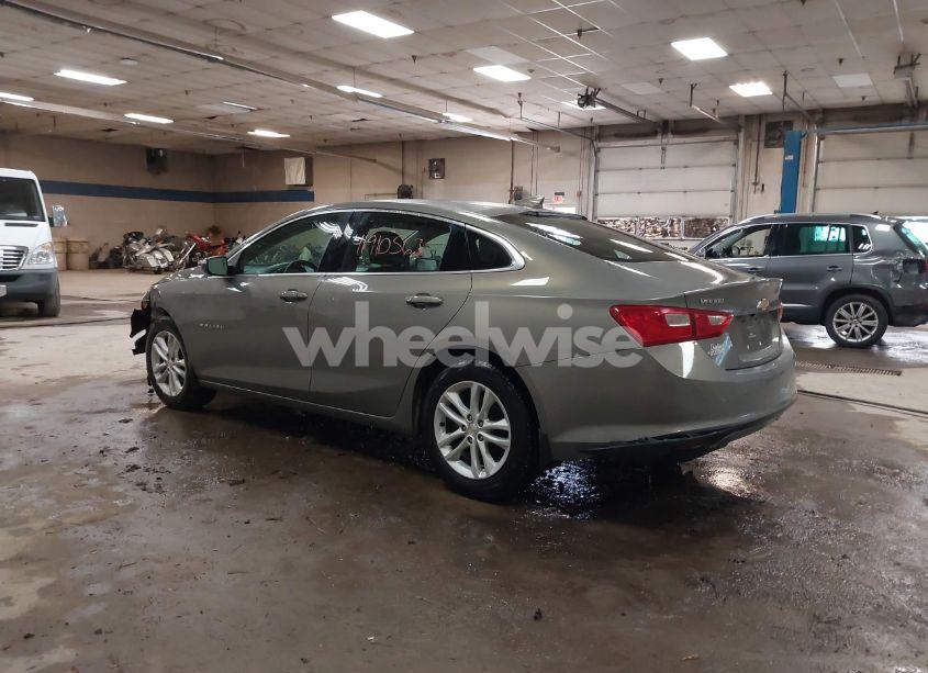 Photo 3 of 2018 Chevrolet Malibu LT (VIN 1G1ZD5ST0JF185111)