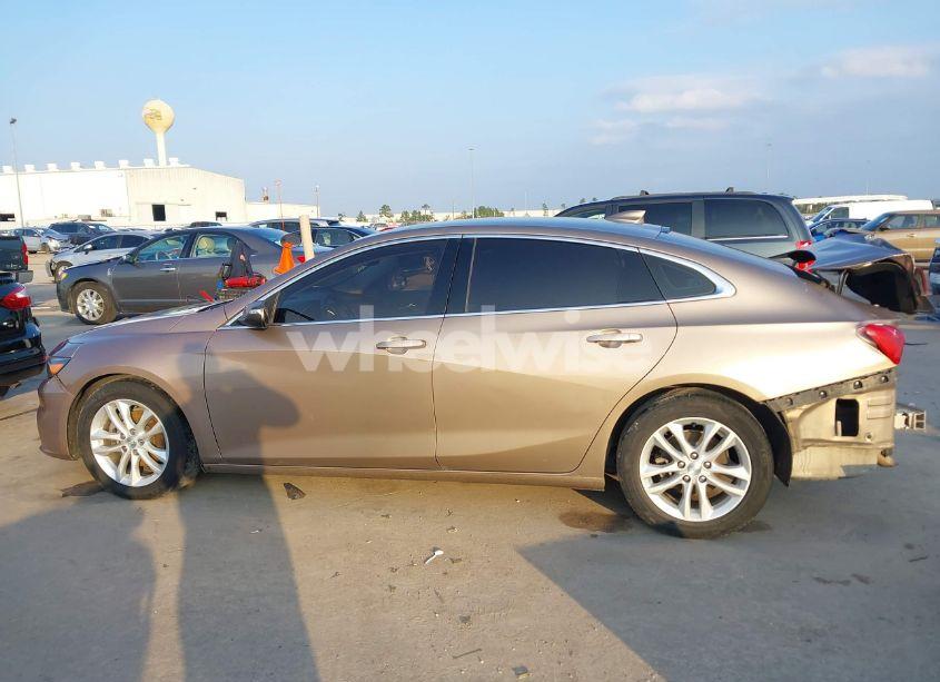 Photo 15 of 2018 Chevrolet Malibu LT (VIN 1G1ZD5ST0JF192933)