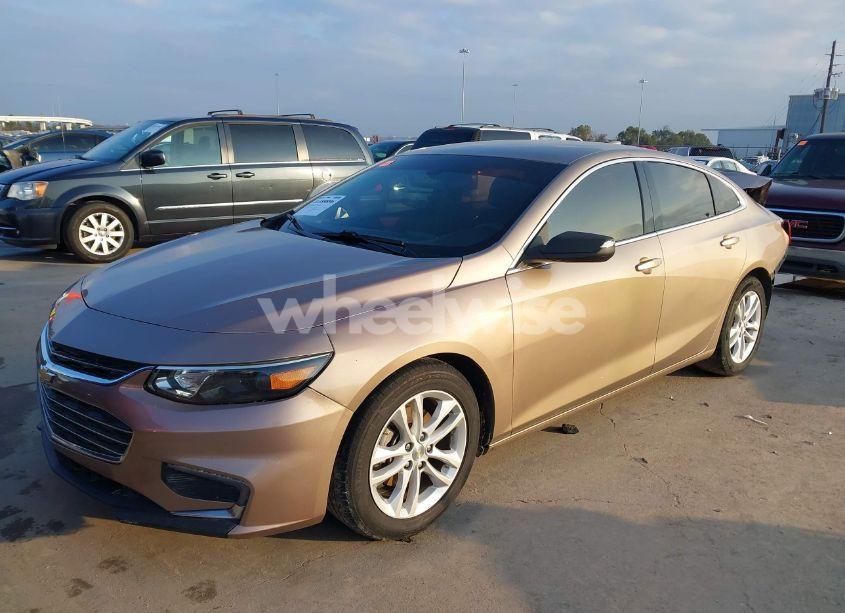 Photo 2 of 2018 Chevrolet Malibu LT (VIN 1G1ZD5ST0JF192933)