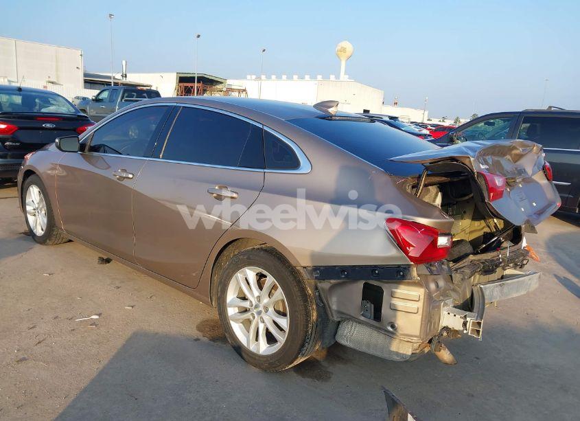 Photo 3 of 2018 Chevrolet Malibu LT (VIN 1G1ZD5ST0JF192933)