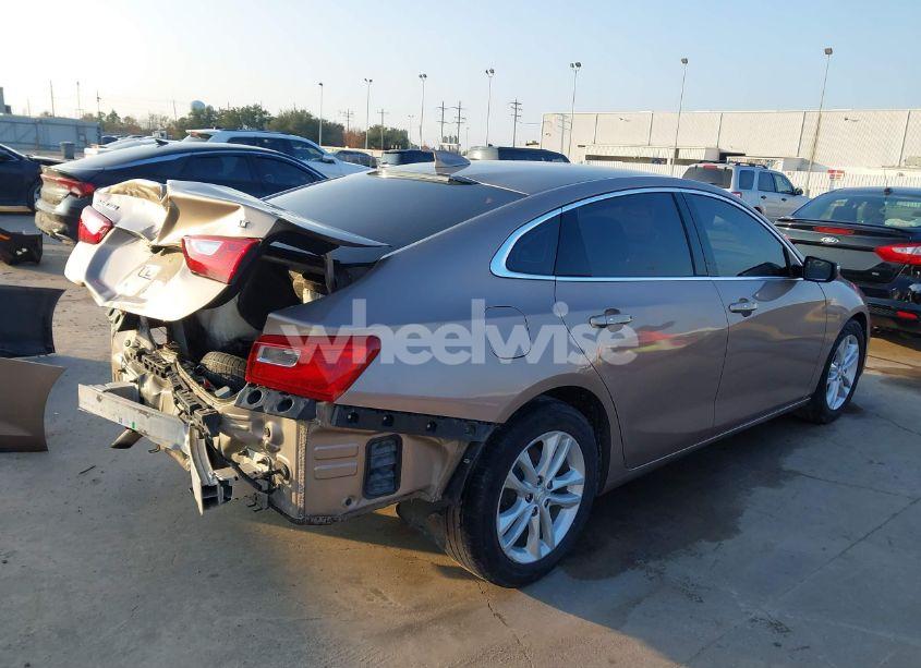 Photo 4 of 2018 Chevrolet Malibu LT (VIN 1G1ZD5ST0JF192933)