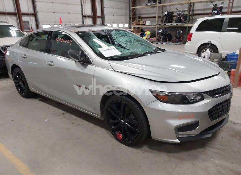 2018 Chevrolet Malibu LT (VIN 1G1ZD5ST0JF199087) main photo