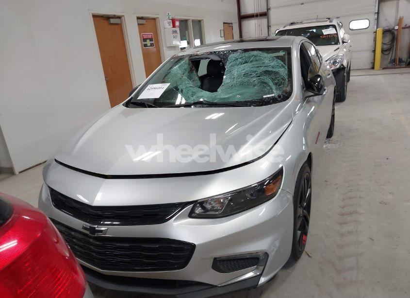 Photo 12 of 2018 Chevrolet Malibu LT (VIN 1G1ZD5ST0JF199087)