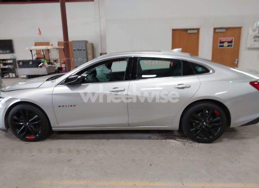 Photo 14 of 2018 Chevrolet Malibu LT (VIN 1G1ZD5ST0JF199087)