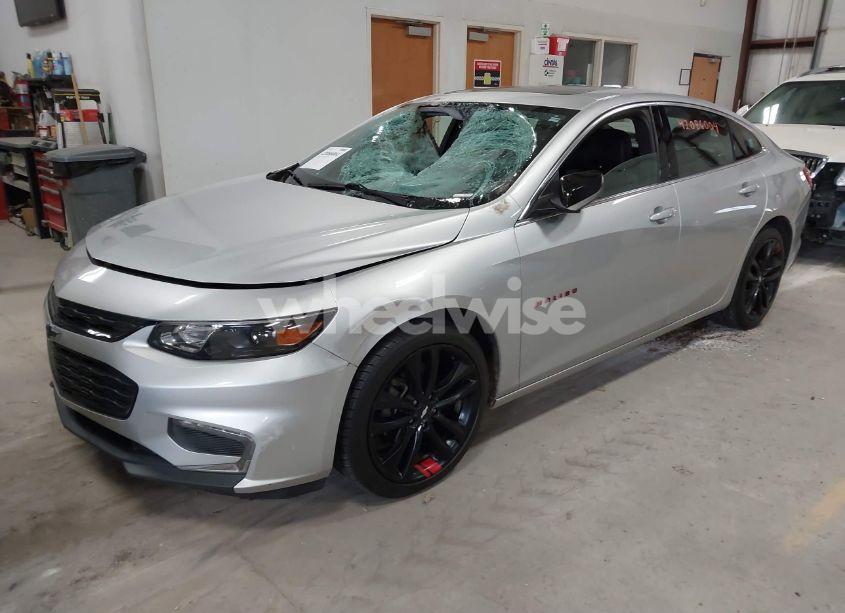 Photo 2 of 2018 Chevrolet Malibu LT (VIN 1G1ZD5ST0JF199087)