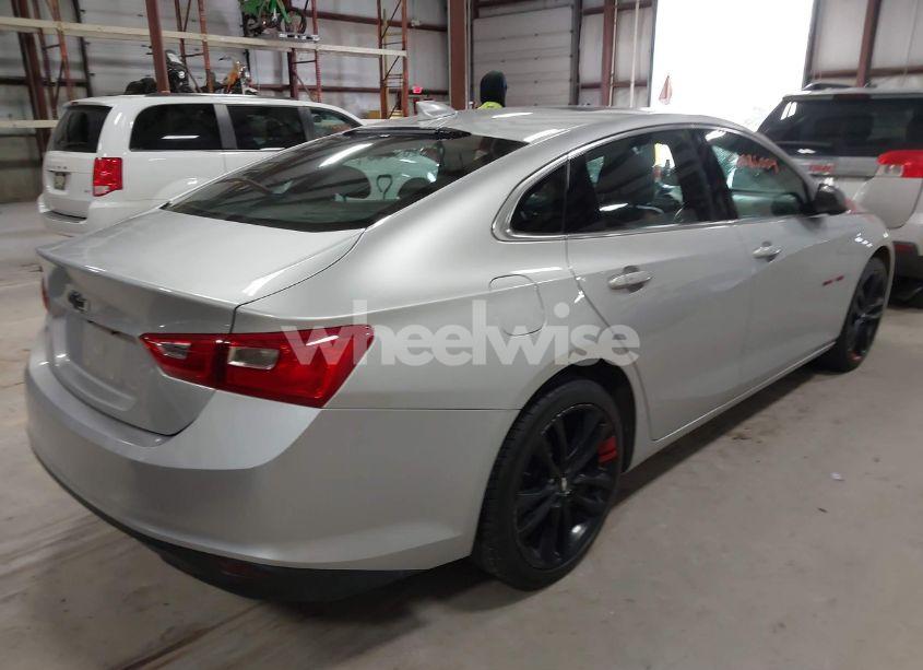 Photo 4 of 2018 Chevrolet Malibu LT (VIN 1G1ZD5ST0JF199087)