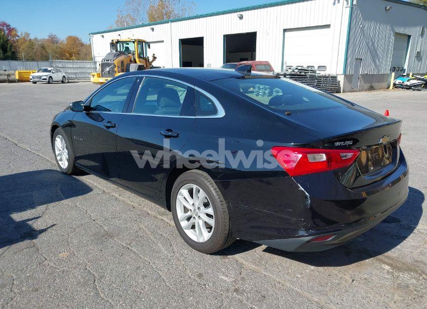 Photo 3 of 2018 Chevrolet Malibu LT (VIN 1G1ZD5ST0JF207009)