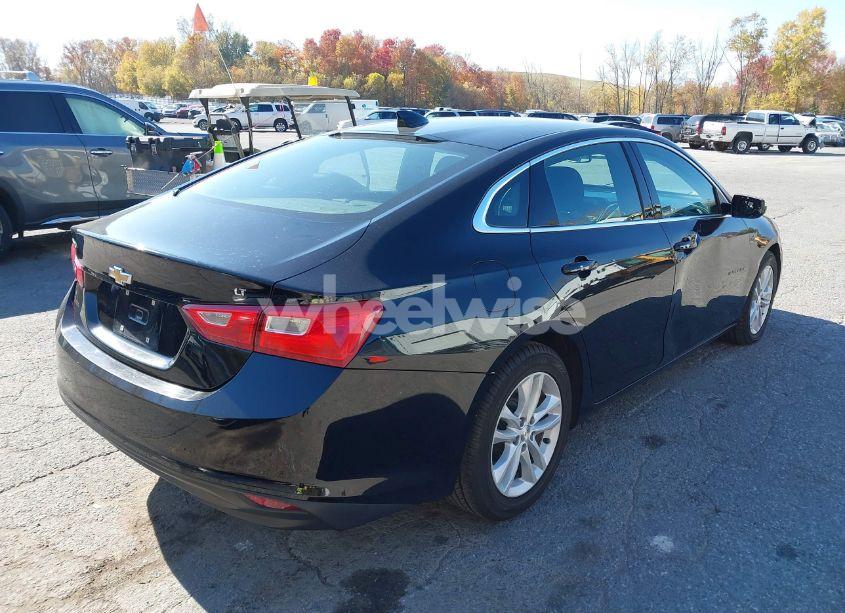 Photo 4 of 2018 Chevrolet Malibu LT (VIN 1G1ZD5ST0JF207009)