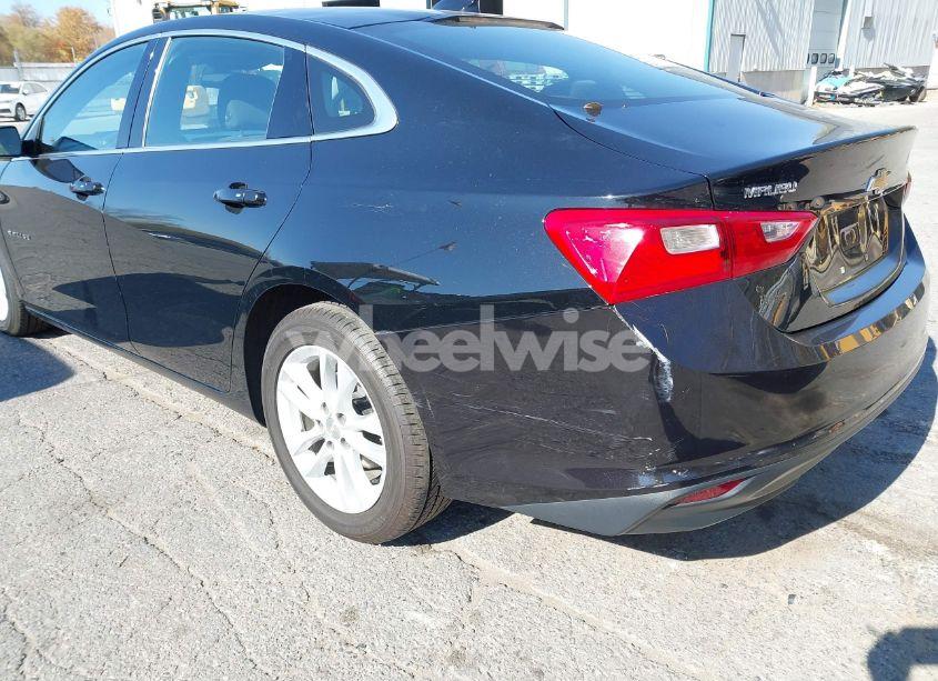 Photo 6 of 2018 Chevrolet Malibu LT (VIN 1G1ZD5ST0JF207009)