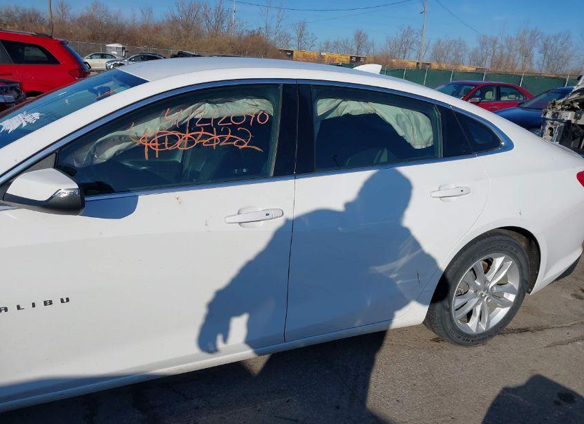 Photo 15 of 2018 Chevrolet Malibu LT (VIN 1G1ZD5ST0JF223338)