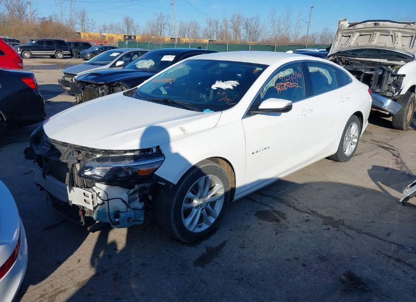 Photo 2 of 2018 Chevrolet Malibu LT (VIN 1G1ZD5ST0JF223338)