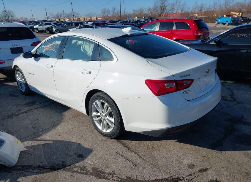 Photo 3 of 2018 Chevrolet Malibu LT (VIN 1G1ZD5ST0JF223338)