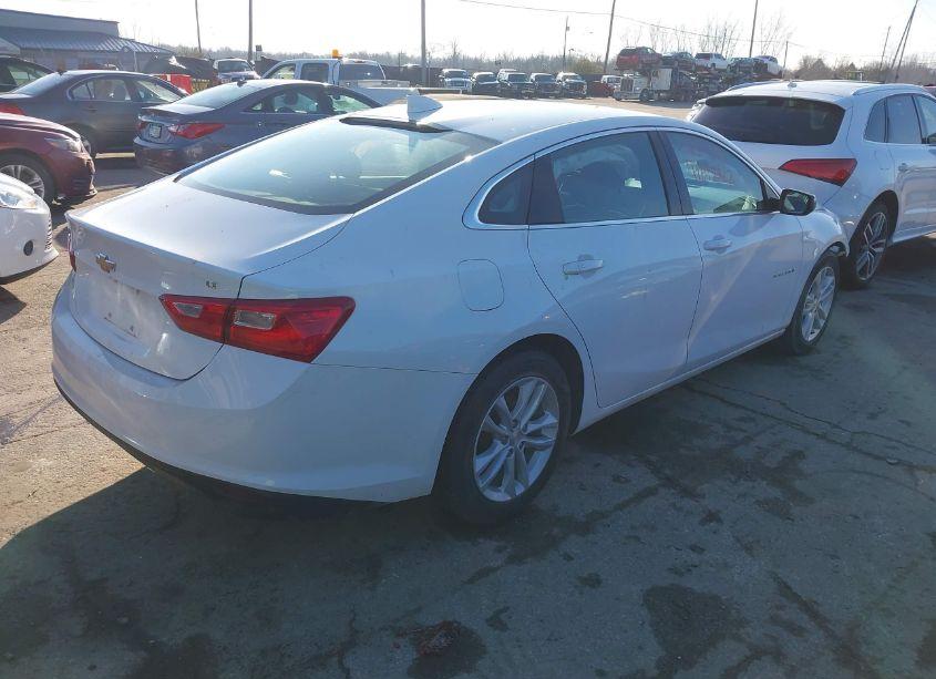 Photo 4 of 2018 Chevrolet Malibu LT (VIN 1G1ZD5ST0JF223338)