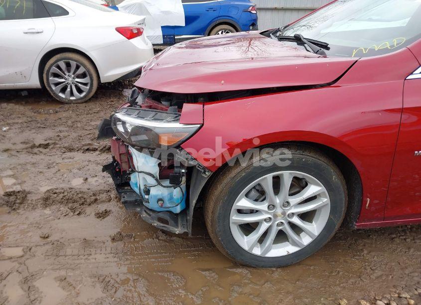 Photo 6 of 2018 Chevrolet Malibu LT (VIN 1G1ZD5ST0JF223856)