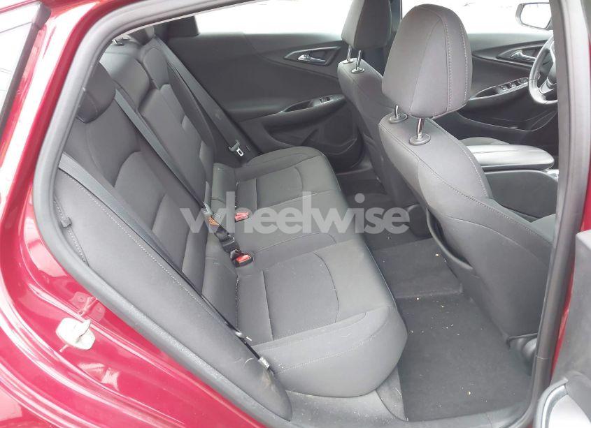 Photo 8 of 2018 Chevrolet Malibu LT (VIN 1G1ZD5ST0JF223856)