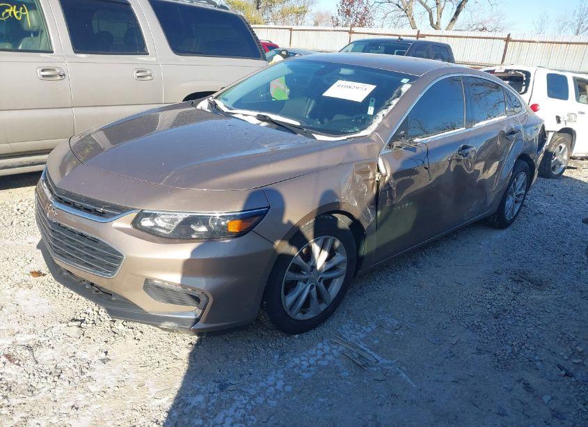Photo 2 of 2018 Chevrolet Malibu LT (VIN 1G1ZD5ST0JF225851)