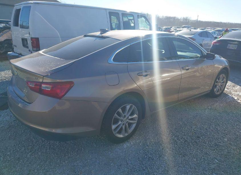 Photo 4 of 2018 Chevrolet Malibu LT (VIN 1G1ZD5ST0JF225851)