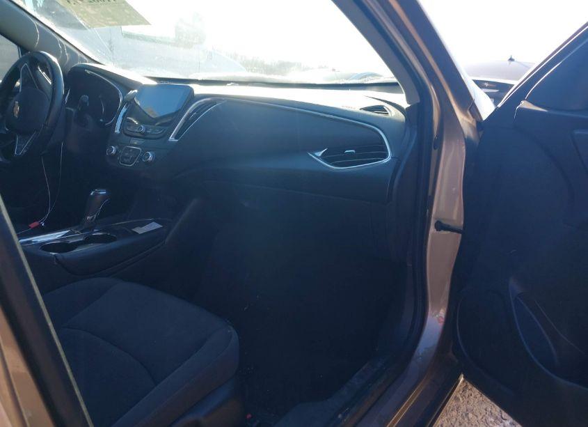 Photo 5 of 2018 Chevrolet Malibu LT (VIN 1G1ZD5ST0JF225851)