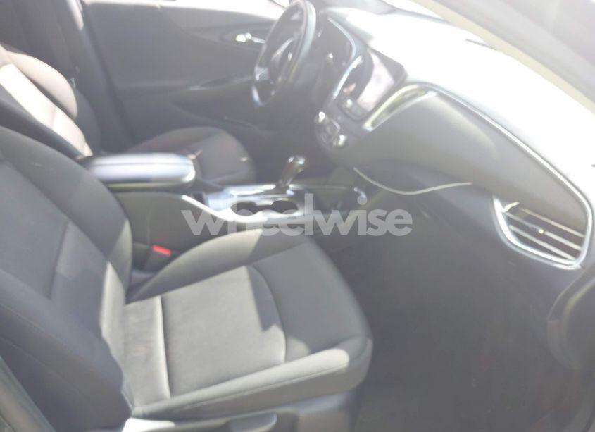 Photo 5 of 2018 Chevrolet Malibu LT (VIN 1G1ZD5ST0JF234985)