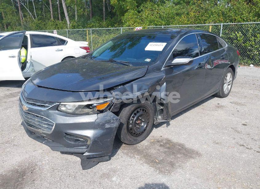 Photo 6 of 2018 Chevrolet Malibu LT (VIN 1G1ZD5ST0JF234985)