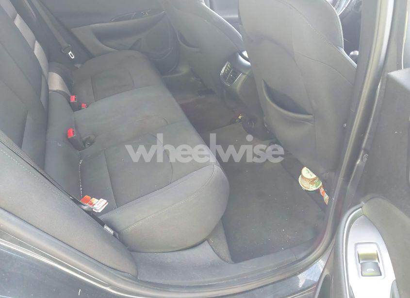 Photo 8 of 2018 Chevrolet Malibu LT (VIN 1G1ZD5ST0JF234985)