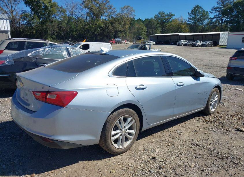 Photo 4 of 2018 Chevrolet Malibu LT (VIN 1G1ZD5ST0JF240673)