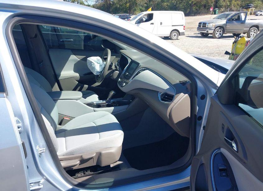 Photo 5 of 2018 Chevrolet Malibu LT (VIN 1G1ZD5ST0JF240673)