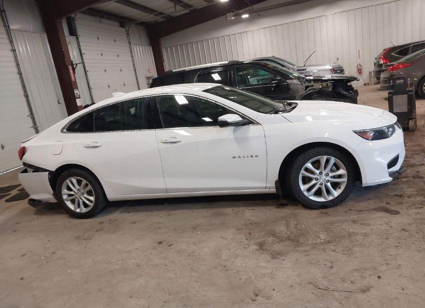 Photo 13 of 2018 Chevrolet Malibu LT (VIN 1G1ZD5ST0JF242391)