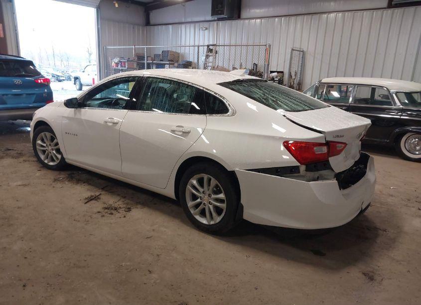 Photo 3 of 2018 Chevrolet Malibu LT (VIN 1G1ZD5ST0JF242391)