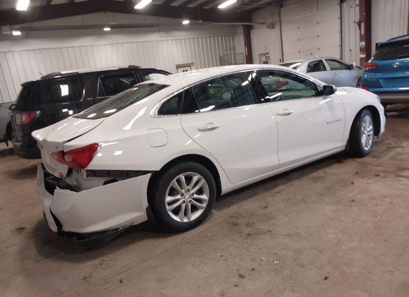 Photo 4 of 2018 Chevrolet Malibu LT (VIN 1G1ZD5ST0JF242391)