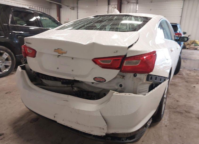 Photo 6 of 2018 Chevrolet Malibu LT (VIN 1G1ZD5ST0JF242391)