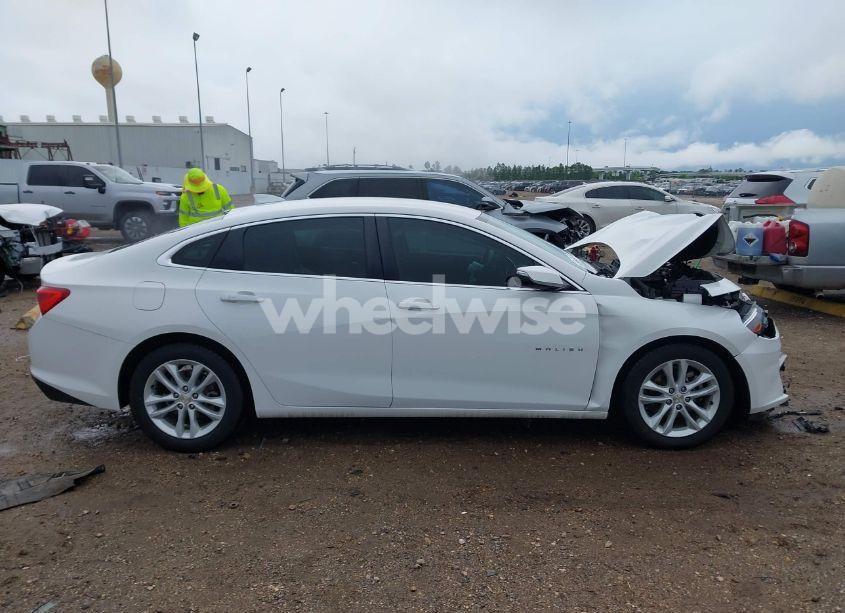 Photo 14 of 2018 Chevrolet Malibu LT (VIN 1G1ZD5ST0JF245789)
