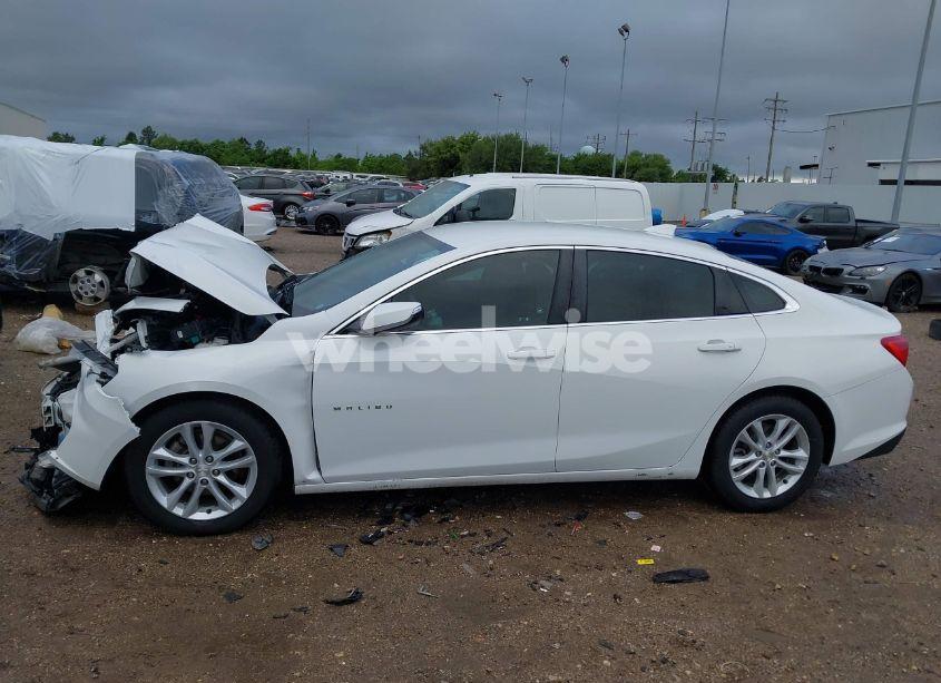 Photo 15 of 2018 Chevrolet Malibu LT (VIN 1G1ZD5ST0JF245789)