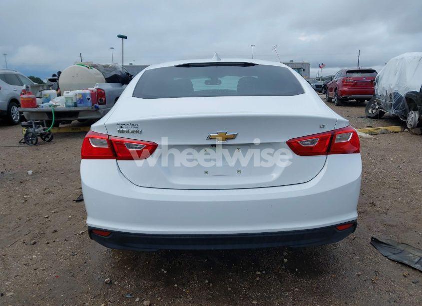 Photo 17 of 2018 Chevrolet Malibu LT (VIN 1G1ZD5ST0JF245789)