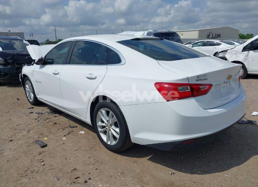 Photo 3 of 2018 Chevrolet Malibu LT (VIN 1G1ZD5ST0JF245789)