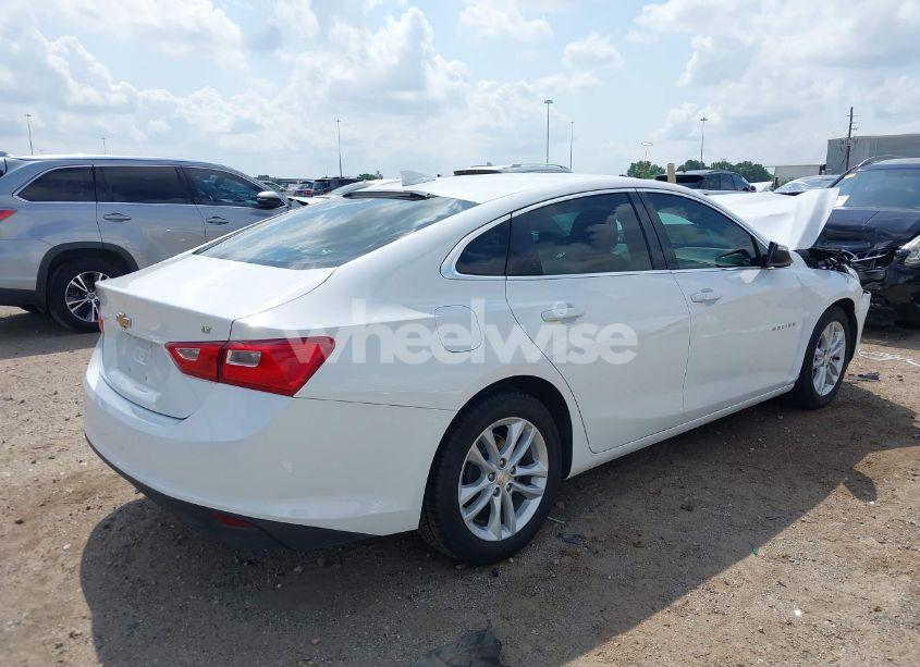 Photo 4 of 2018 Chevrolet Malibu LT (VIN 1G1ZD5ST0JF245789)