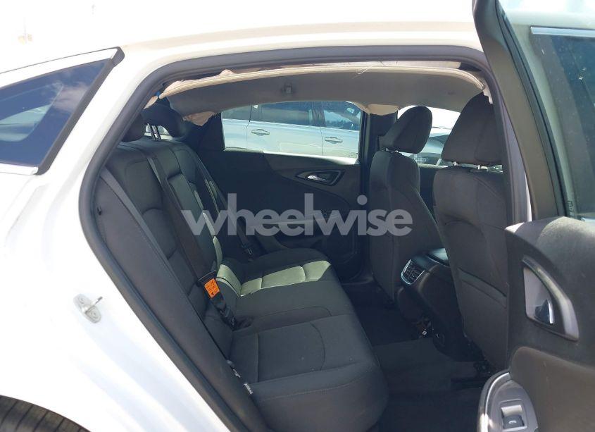 Photo 8 of 2018 Chevrolet Malibu LT (VIN 1G1ZD5ST0JF245789)