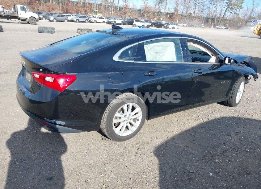 Photo 4 of 2018 Chevrolet Malibu LT (VIN 1G1ZD5ST0JF246781)