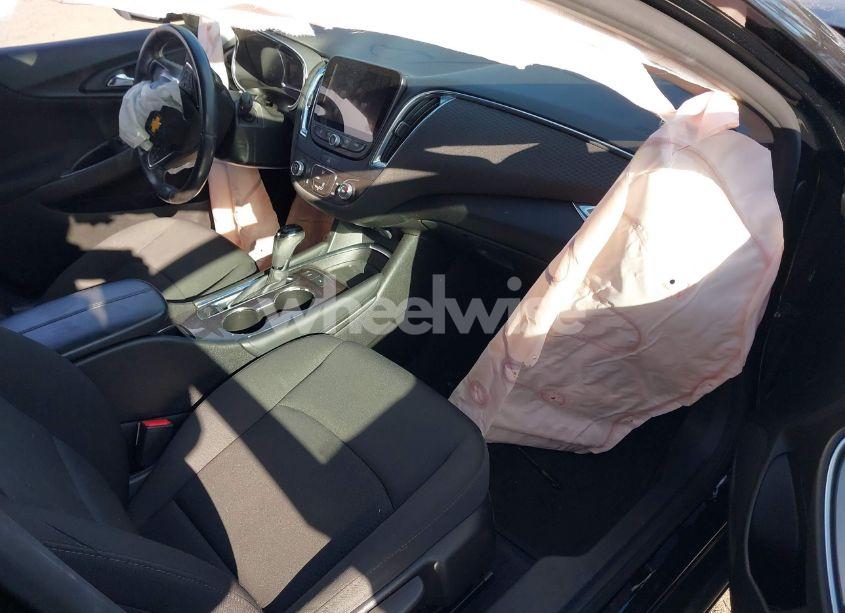 Photo 5 of 2018 Chevrolet Malibu LT (VIN 1G1ZD5ST0JF246781)