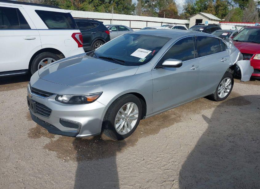 Photo 2 of 2018 Chevrolet Malibu LT (VIN 1G1ZD5ST0JF250765)