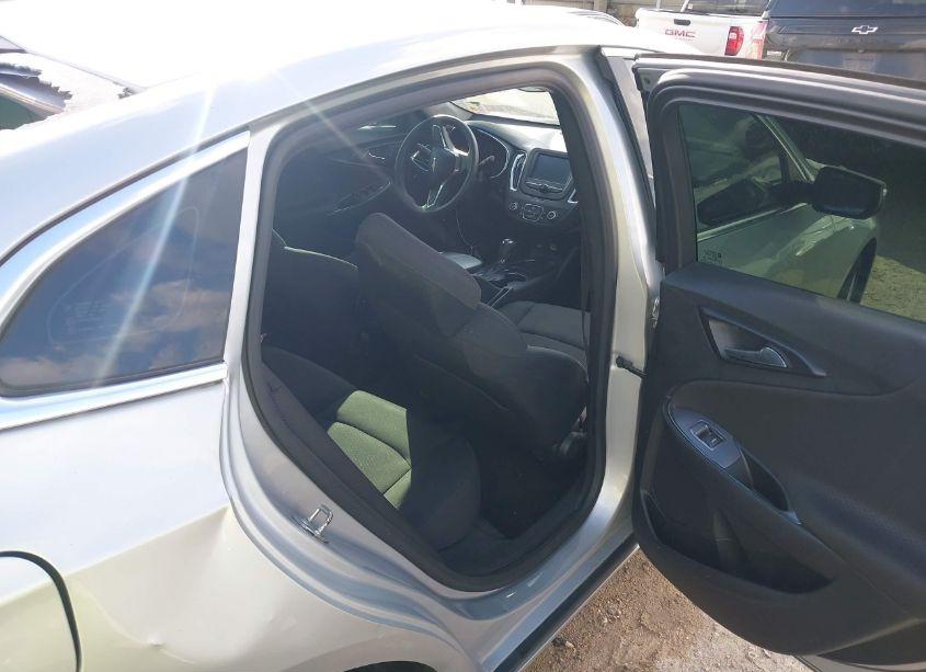 Photo 8 of 2018 Chevrolet Malibu LT (VIN 1G1ZD5ST0JF250765)