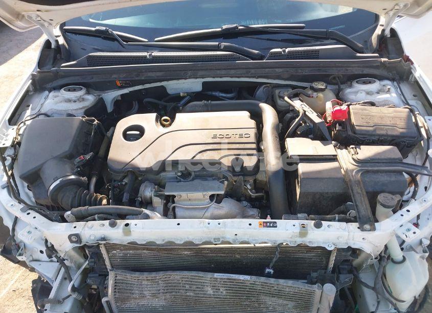 Photo 10 of 2018 Chevrolet Malibu LT (VIN 1G1ZD5ST0JF253410)