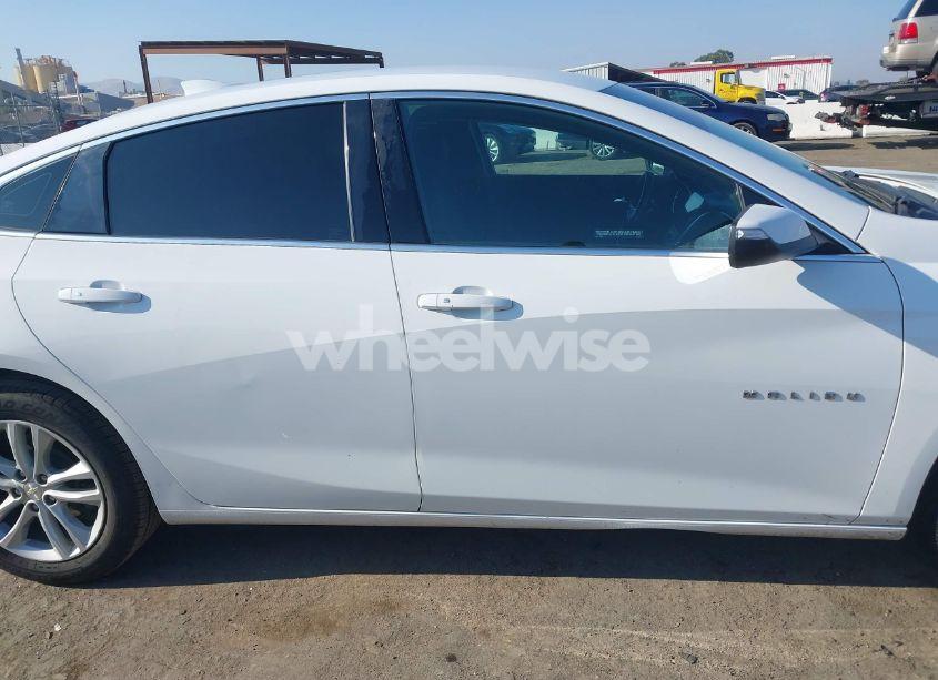 Photo 14 of 2018 Chevrolet Malibu LT (VIN 1G1ZD5ST0JF253410)