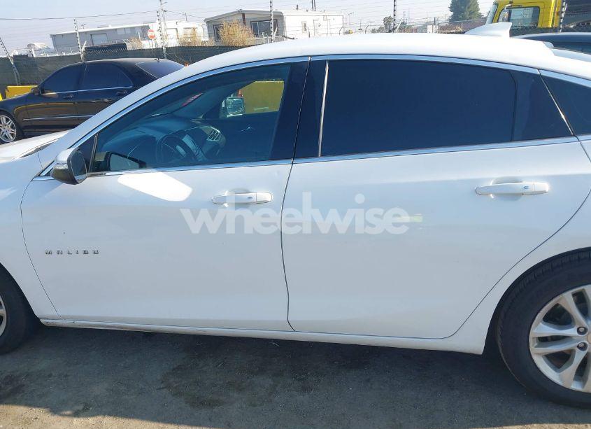 Photo 15 of 2018 Chevrolet Malibu LT (VIN 1G1ZD5ST0JF253410)